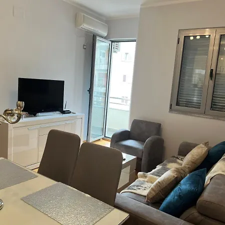 Apartman/stan Διαμέρισμα *